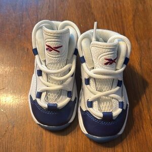 Reebok baby shoes size 5 never worn